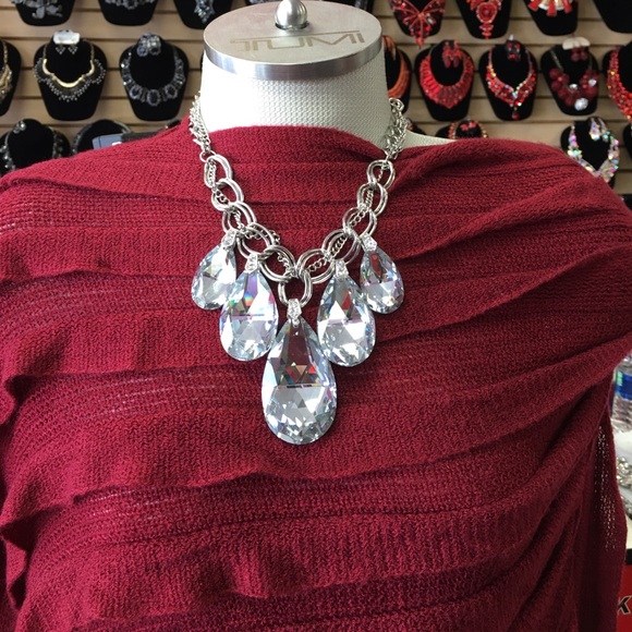 Crystal 5Chunky Teardrop Necklace Set/ Clear - Picture 3 of 4