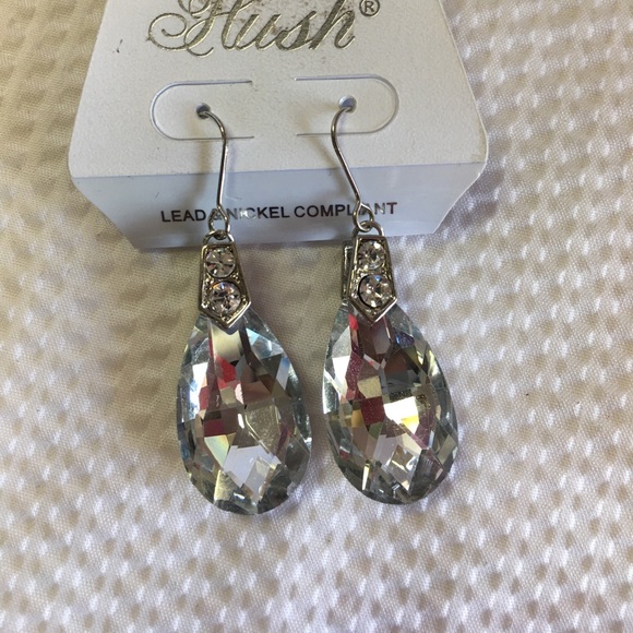 Crystal 5Chunky Teardrop Necklace Set/ Clear - Picture 4 of 4