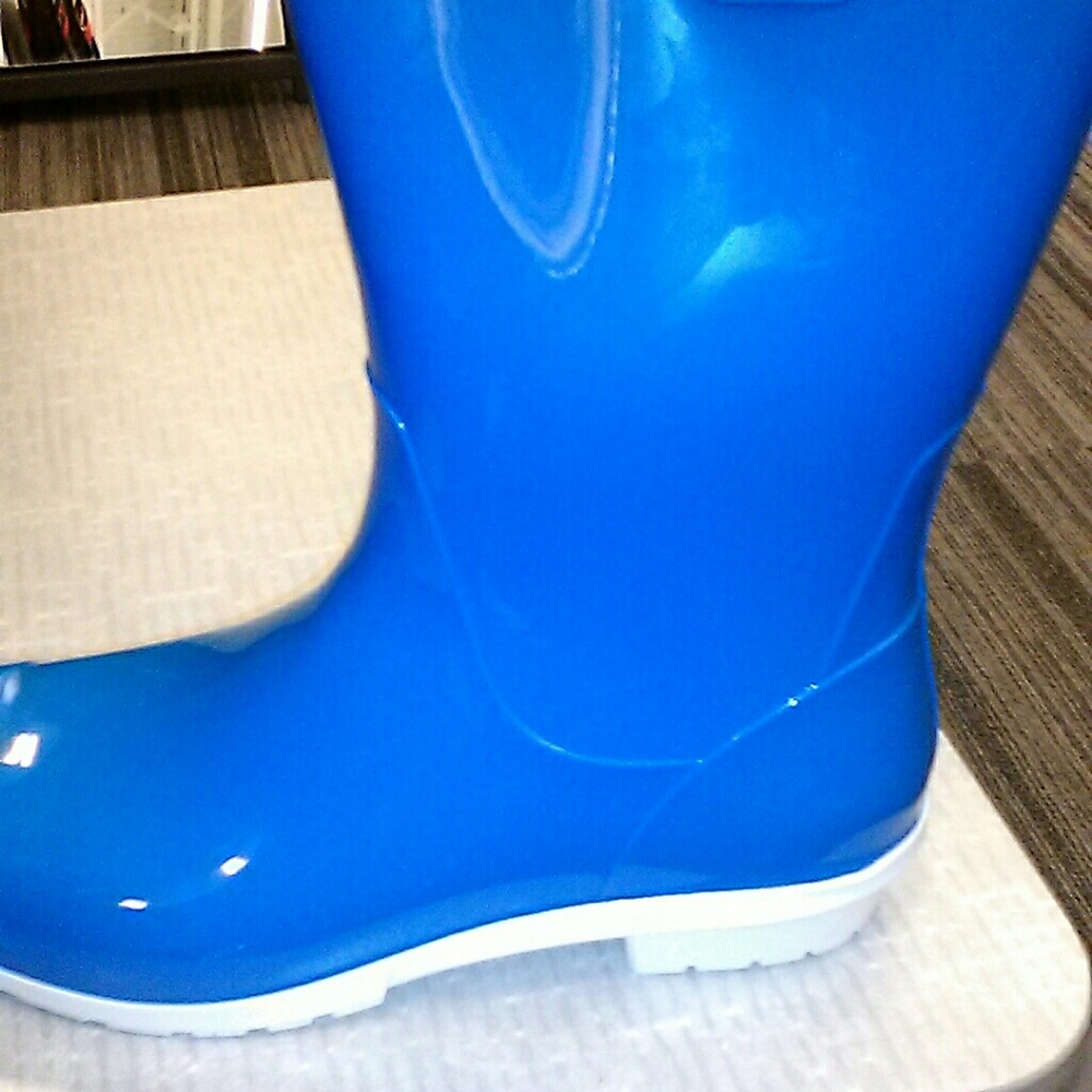 Blue ugg slush and rain boots