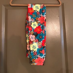 NWT Agnes & Dora Floral Leggings Size S/M