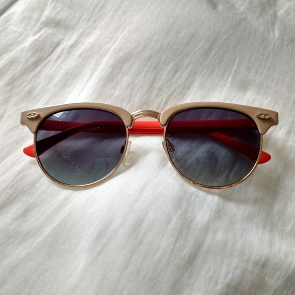 Urban Outfitters Accessories - Urban outfitters sun glasses Like New 