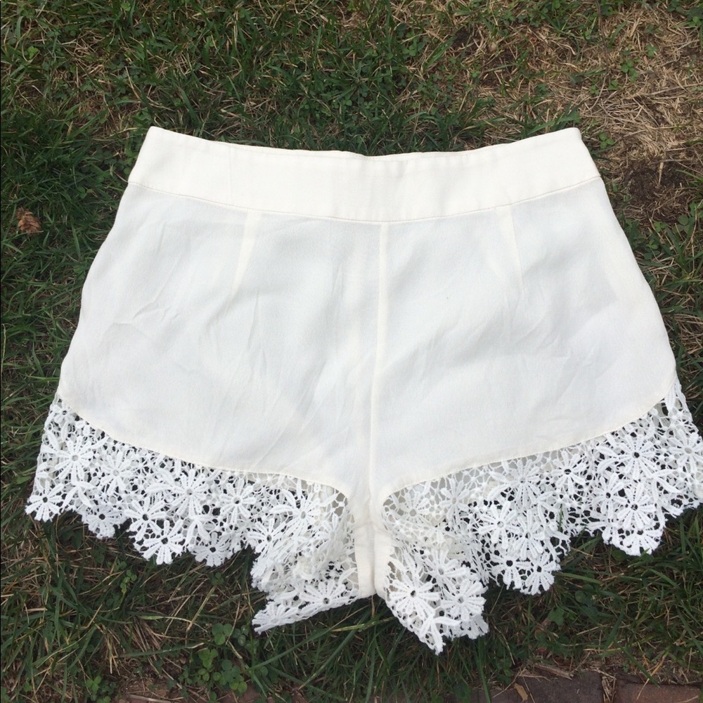 Beautful lace trimmed Urban Outfitters shorts🦋🦋