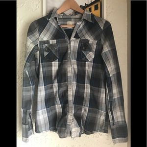 Long sleeve light cotton snap closure plaid top