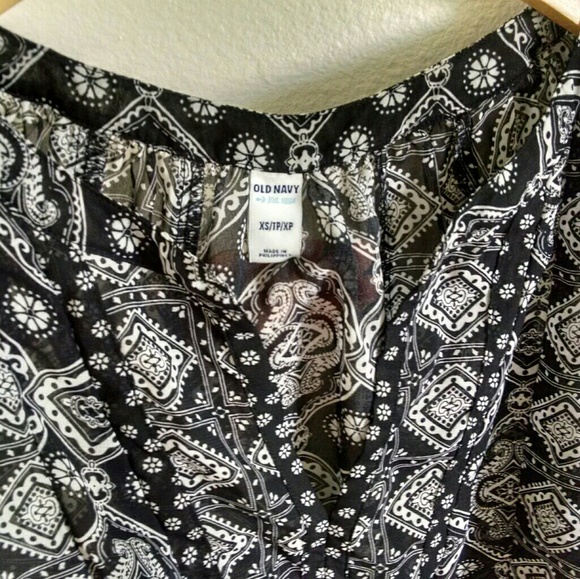 Old Navy Sheer 3/4 Sleeve Top - Picture 2 of 4