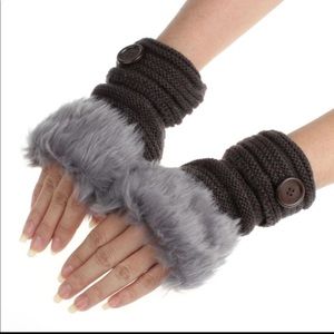 Sale! Gray Winter ❄️ Gloves NEW