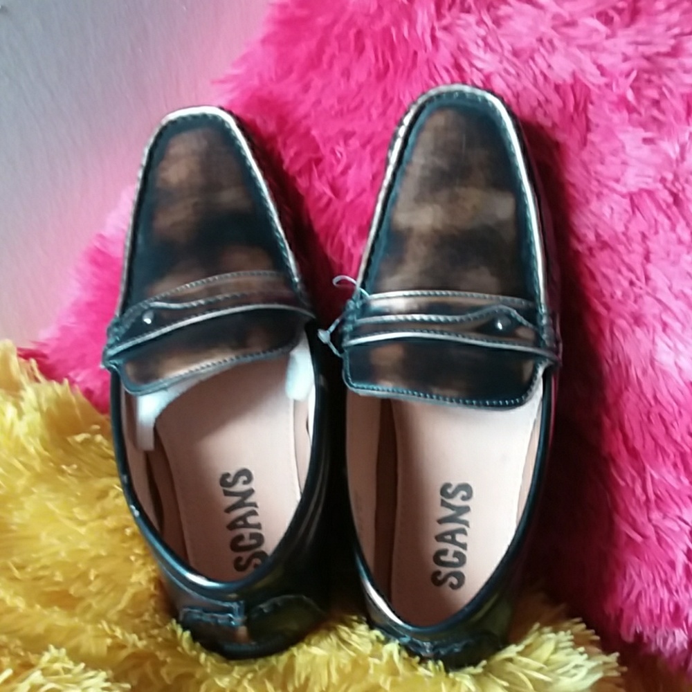 ADORABLE SCANS LEATHER LINING MEN SHOE NWOT