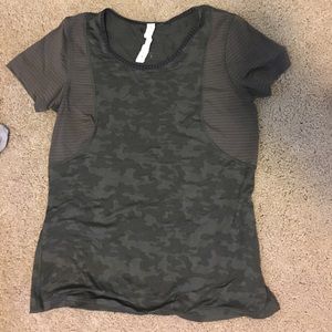 Camo lulu top