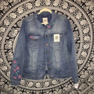 NWT distressed embroidered jean jacket