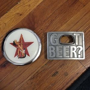 2 Belt buckles