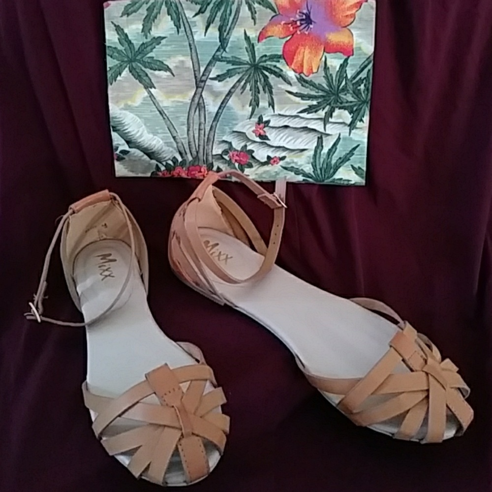 MISMATCHED SIZE Ankle strap sandal