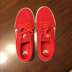 Nike SB red
