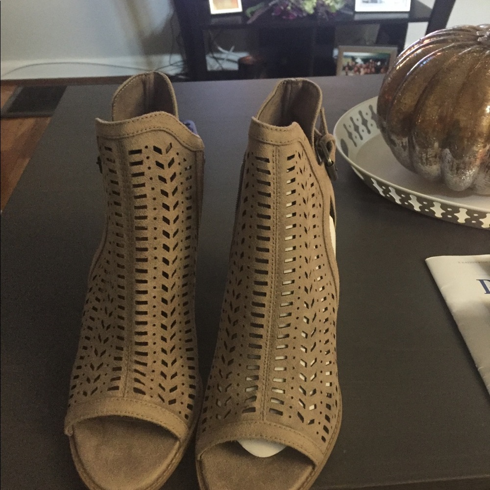 Report 9.5 booties
