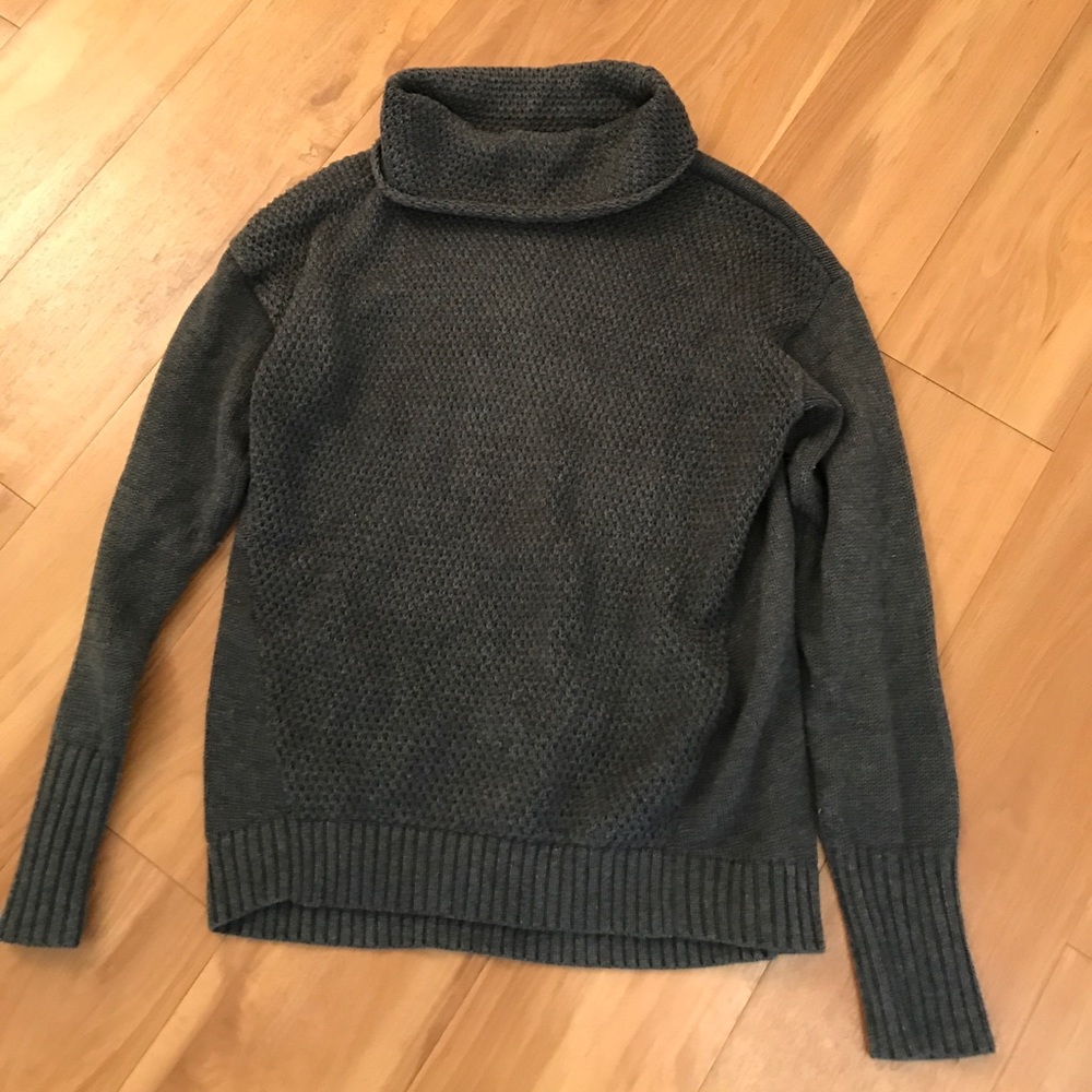 Athleta grey sweater