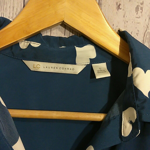 SOLD Lc Lauren Conrad Bold heart top Blouse - Picture 3 of 6