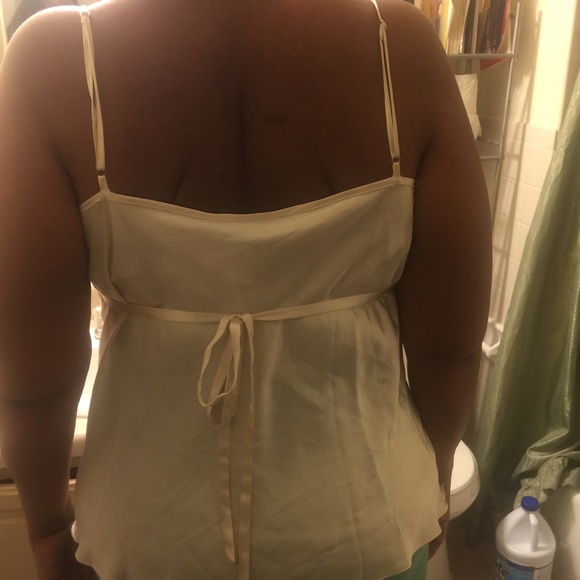 Off white camisole that ties in the back - Picture 2 of 3