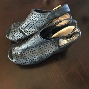 Steve Madden Black G-Ginnyy Peep Toe 4 1/2” Wedges