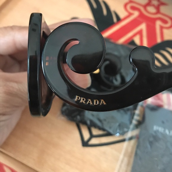 Prada sunglasses - Picture 5 of 6