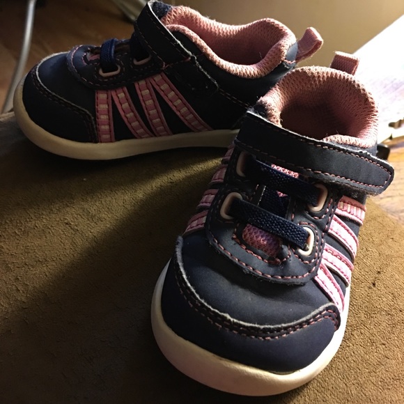 Girls toddler Velcro shoes. Size 3 - Picture 2 of 3