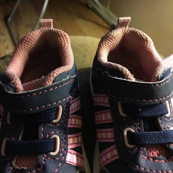 Girls toddler Velcro shoes. Size 3 - Picture 3 of 3