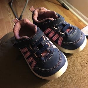 Girls toddler Velcro shoes. Size 3