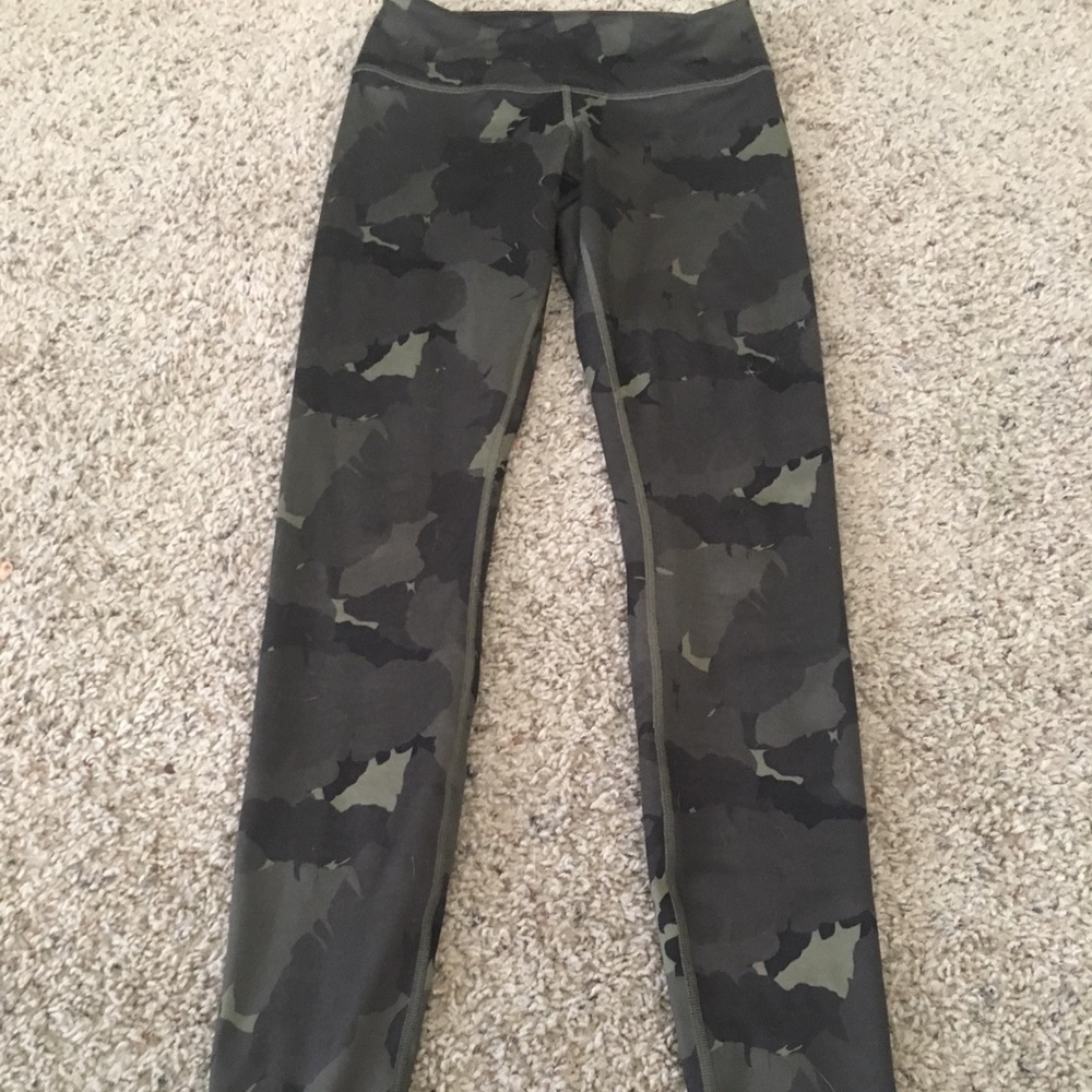 Rare Lululemon camo full length leggings