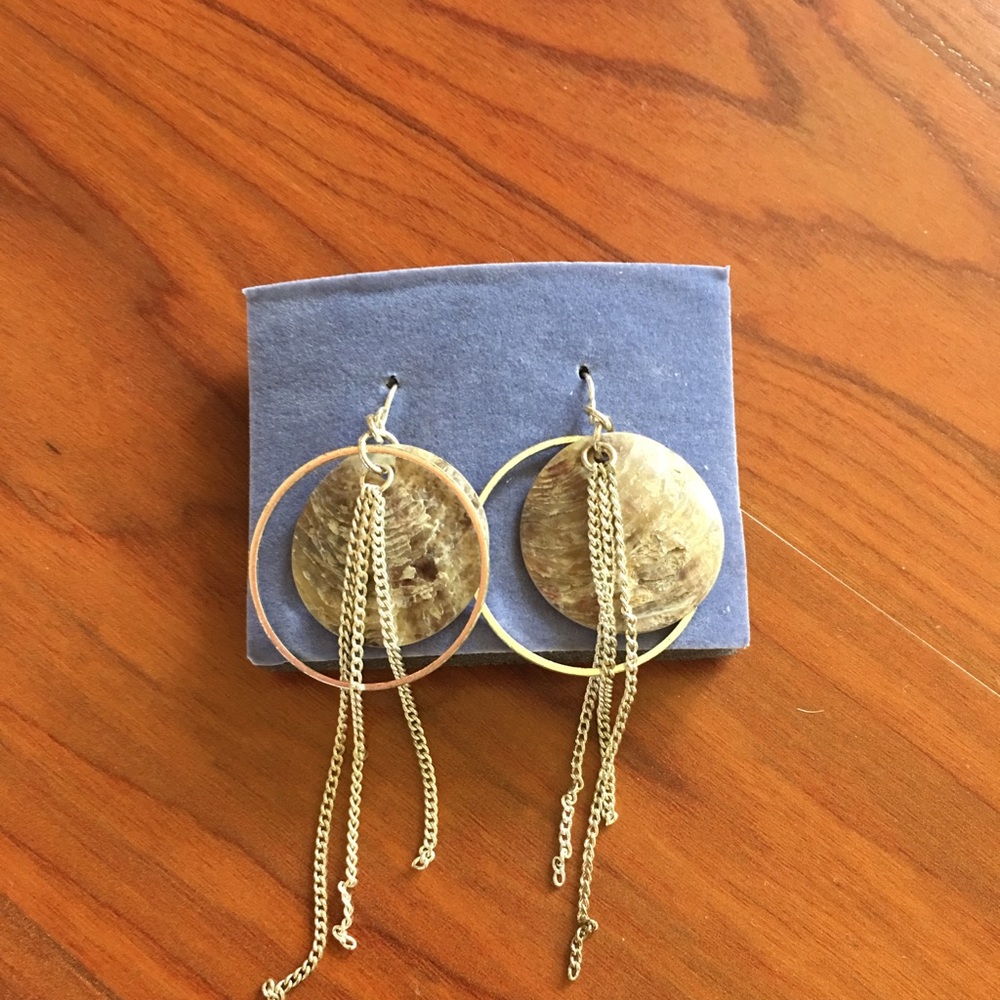 Lovely Shell Earrings. New!