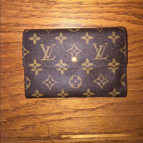 Louis Vuitton Handbags - Authentic Louis Vuitton wallet