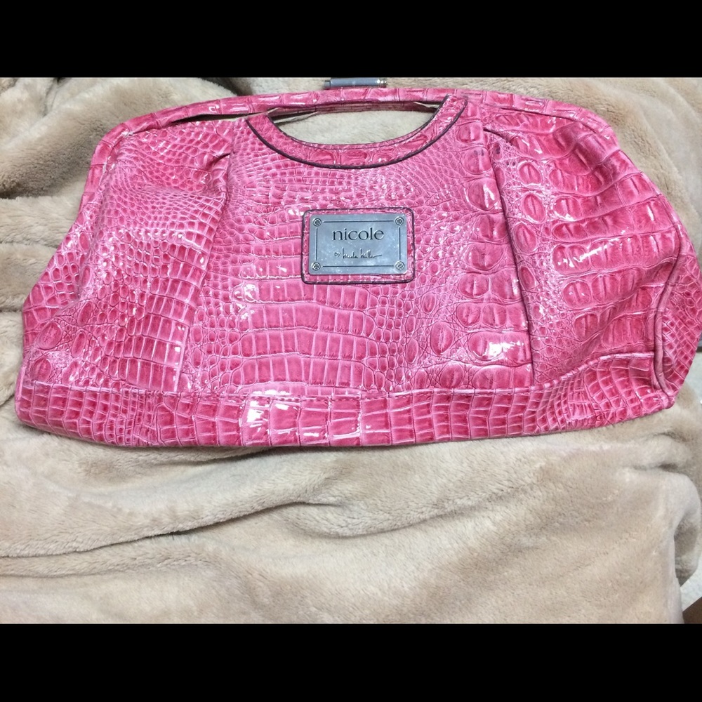 Large faux croc pink Nicole miller 👛 clutch