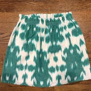 Vineyard Vines green and white skirt size 10-12