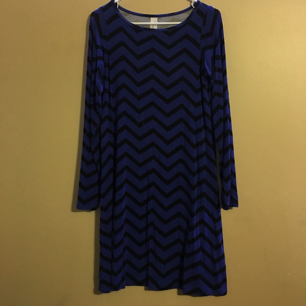 Black and blue long sleeved dress