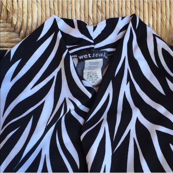 Zebra sleeveless top - Picture 7 of 8