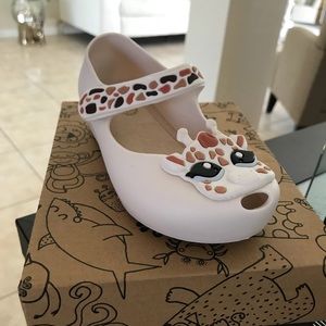 Mini Melissa giraffe sz 9