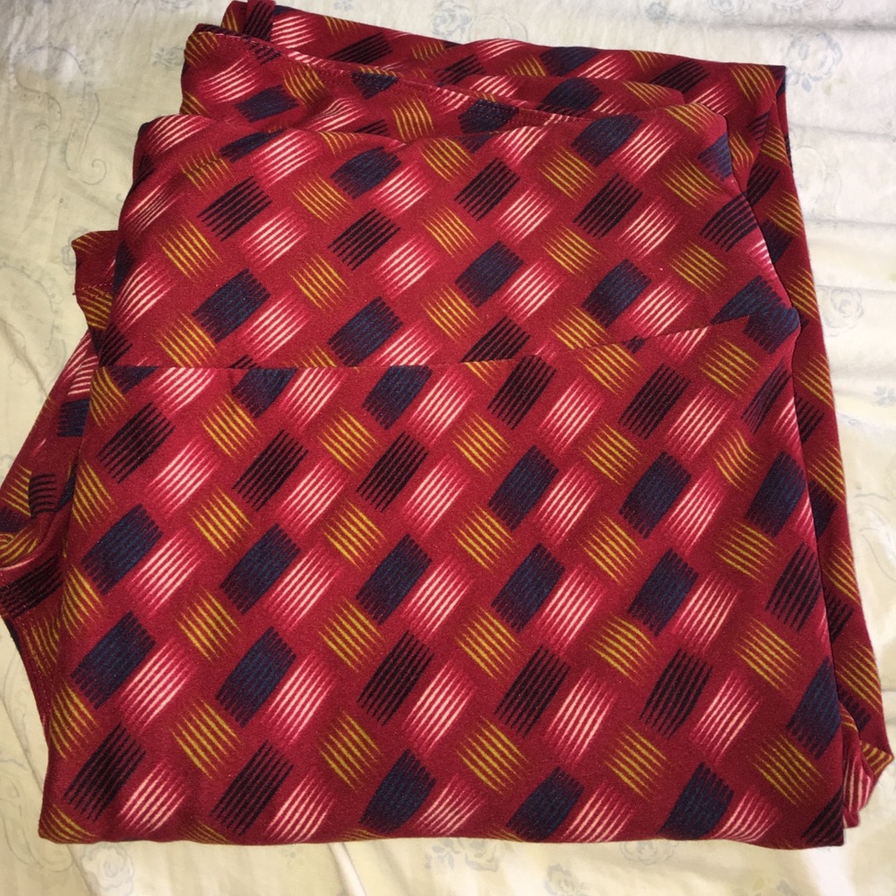 Lularoe leggings TC Used Brick Red w/ pattern.