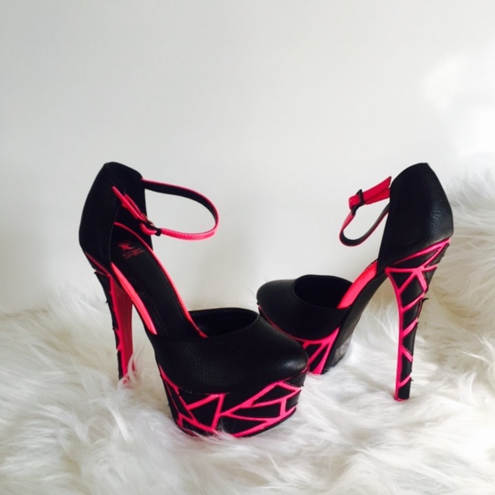 Neon pink & black toe closed heel