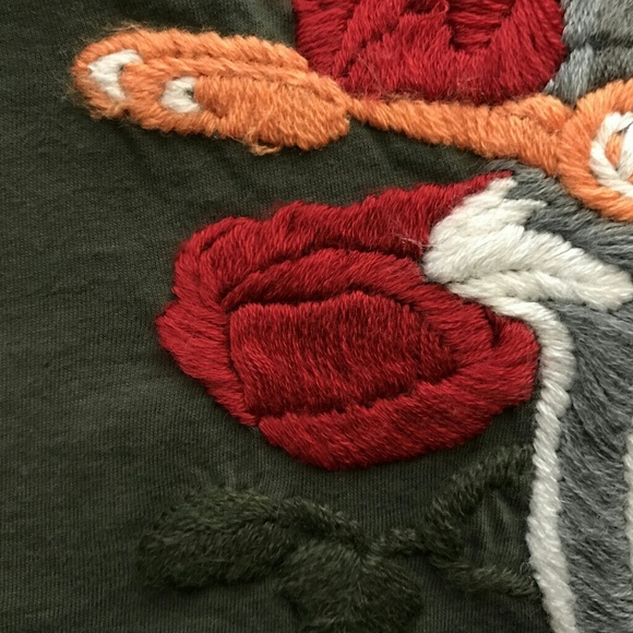 Women's Green Embroidered Fleur-de-lis Sweater, M - Picture 4 of 5