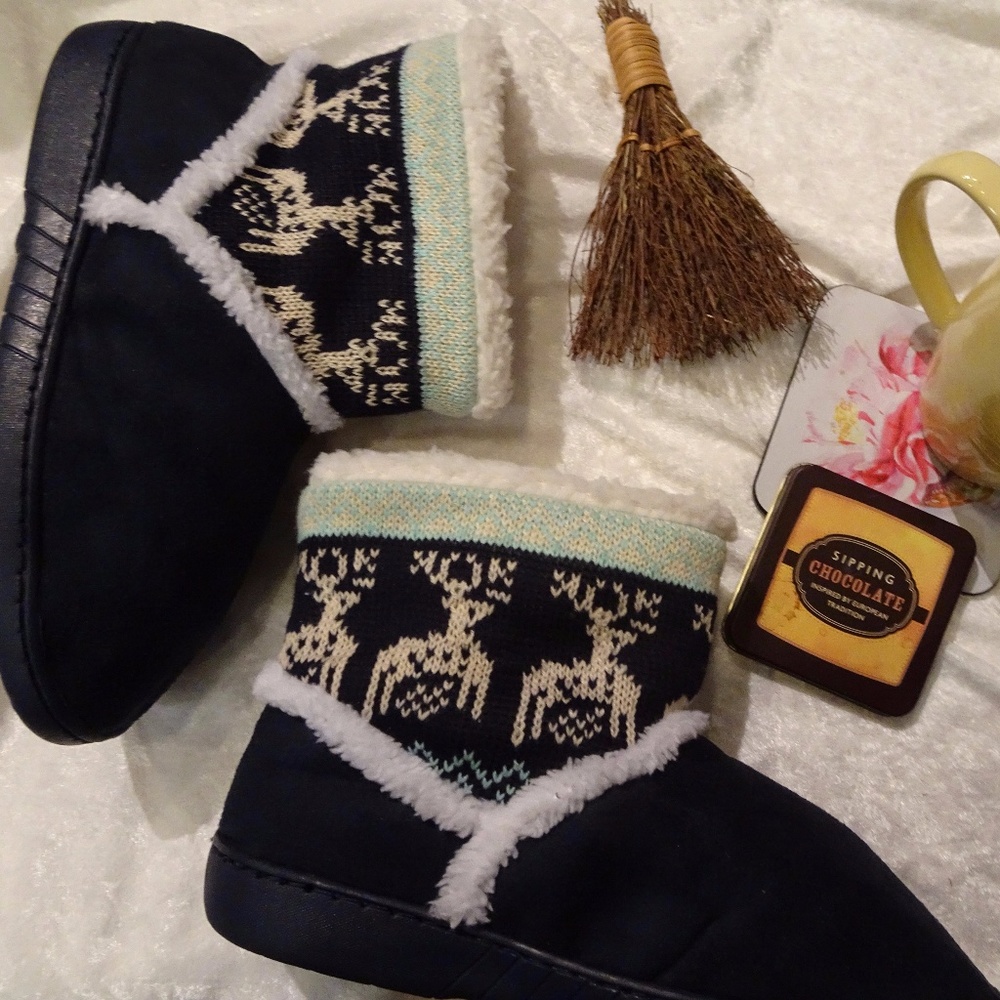 Fuzzy house slipper booties - Navy