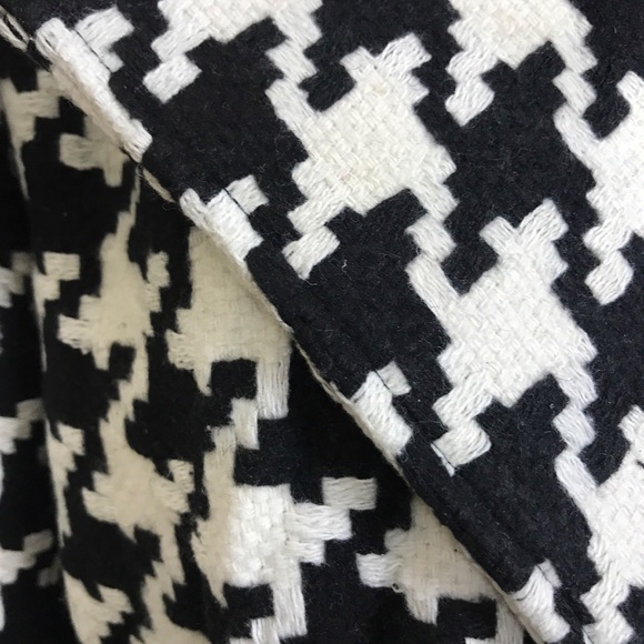 Classic Houndstooth Trench Coat - Picture 8 of 8