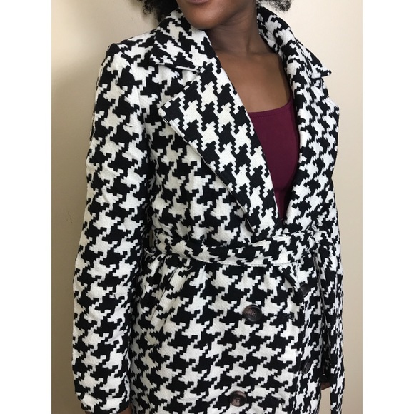 Classic Houndstooth Trench Coat - Picture 6 of 8
