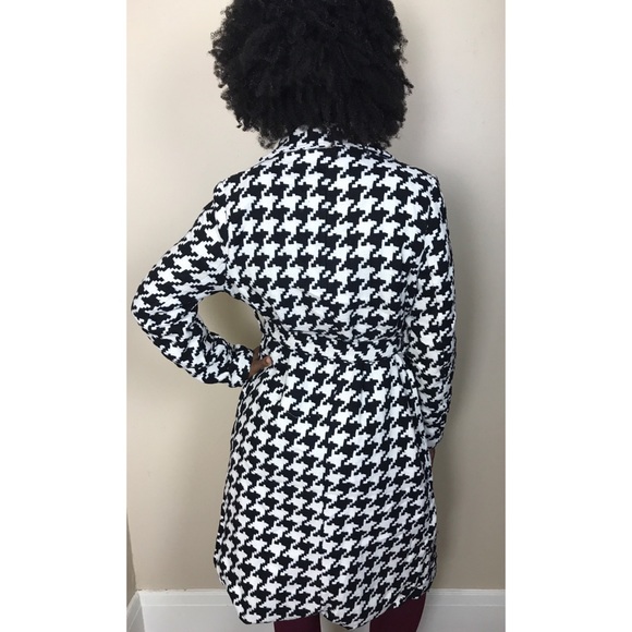 Classic Houndstooth Trench Coat - Picture 7 of 8
