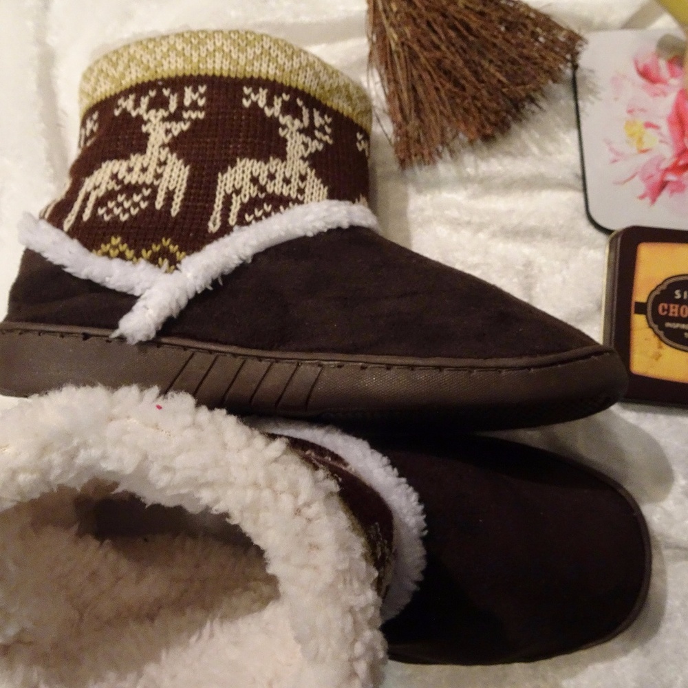 Fuzzy House Slipper Booties - Brown