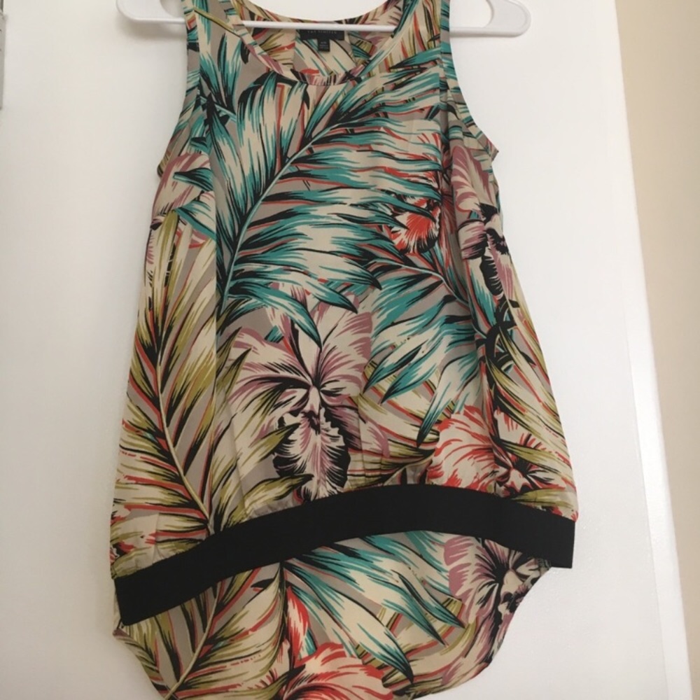 Floral Flowy Sleeveless Blouse. Size XS.