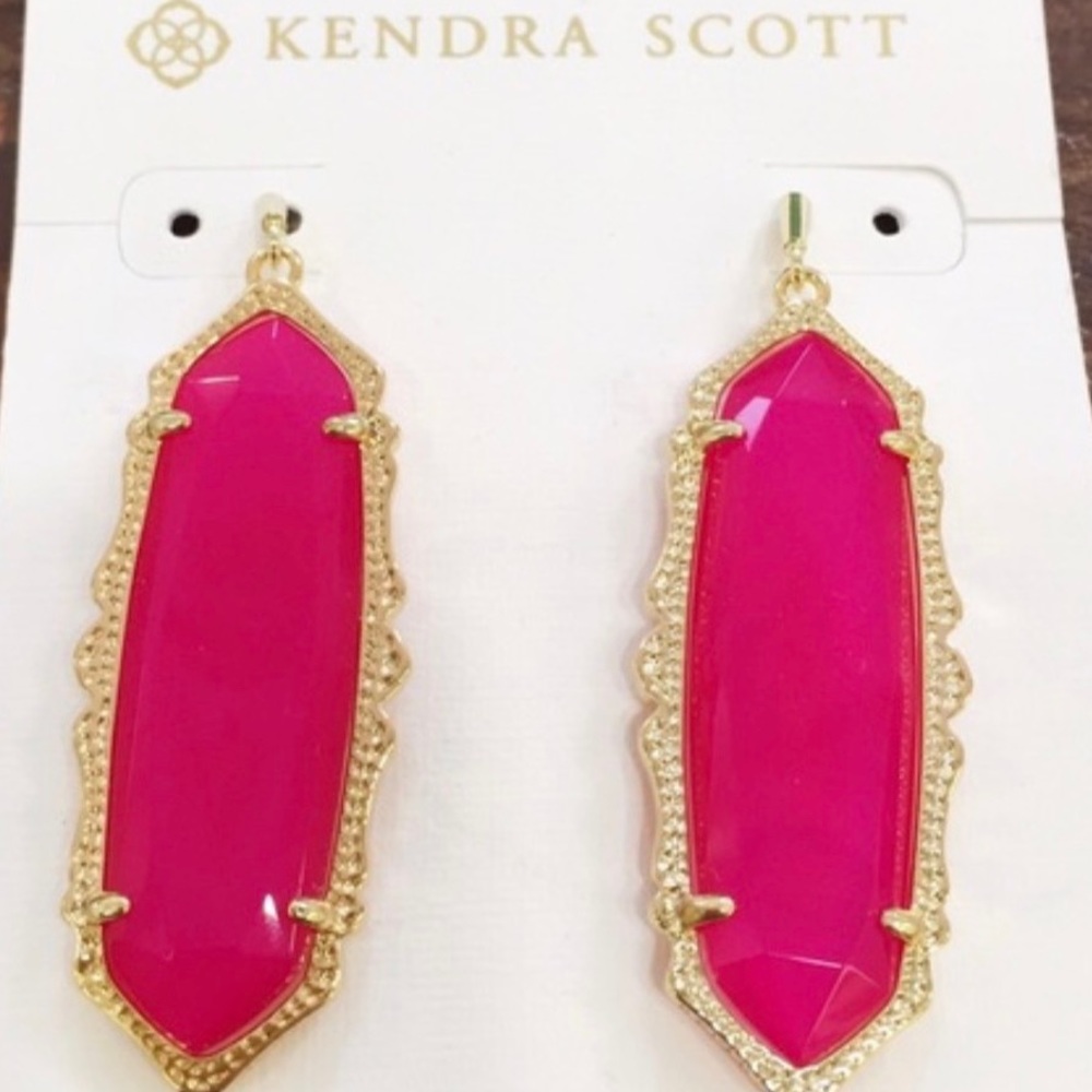 In search of Kendra Scott pink agate earrings!!