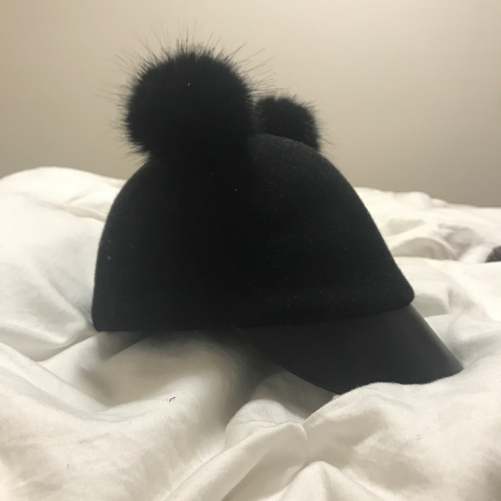 Medium black hat with ears