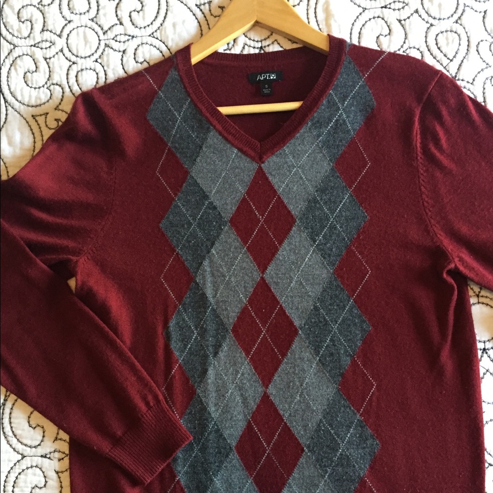 V-neck Argyle sweater