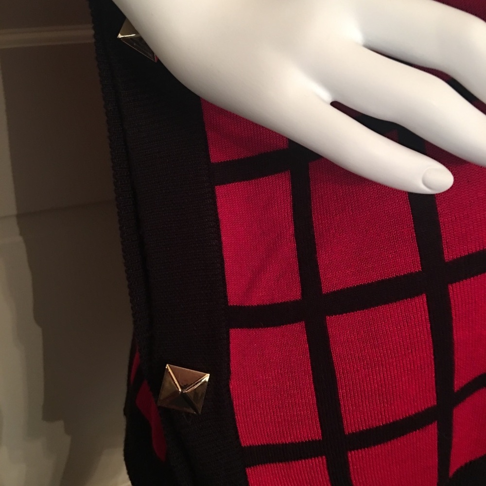 Poncho - Picture 2 of 4