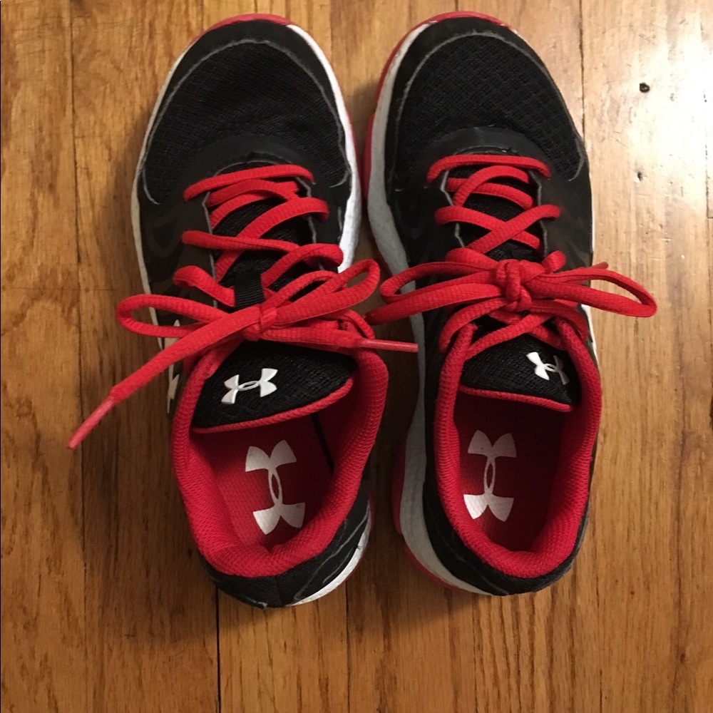 Under Armor Kids sneakers Size 3.5