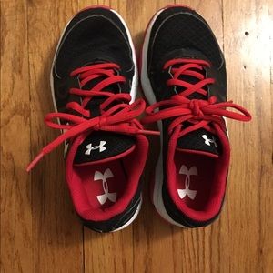 Under Armor Kids sneakers Size 3.5