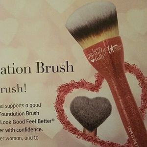 It Cosmetics Foundation Brush