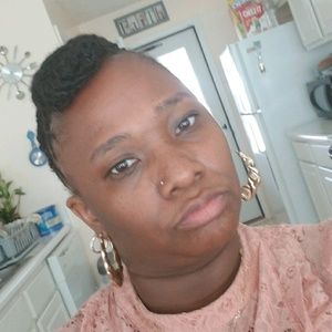 Meet your Posher, Monique