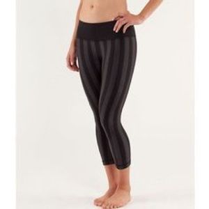 Lululemon Striped Wonder Under Crops - Size 6